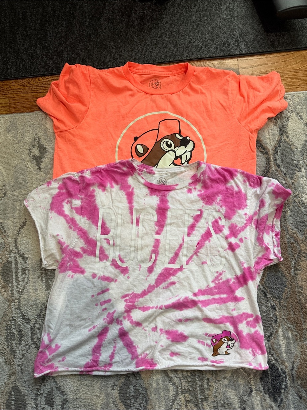 Set of two Buc-ee’s crop t shirts size medium